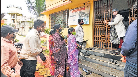 Residents of Wadanage village queue up on July 20, 2021 to get vaccinated. While Kolhapur district was still seeing higher than 5% average positivity rate between June 1 and July 20, it was in a downward trend. (anil velhal)
