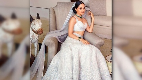 In this picture for a leading wedding bridal magazine shoot, Kiara looked drop-dead gorgeous in a white embellished lehenga. She accessorised her look with a green neck-piece, a bracelet and a ring.(Instagram/@kiaraaliaadvani)