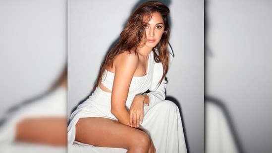 The ever so stylish Kiara Advani looks fierce yet stunning in this white slit dress.(Instagram/@kiaraaliaadvani)
