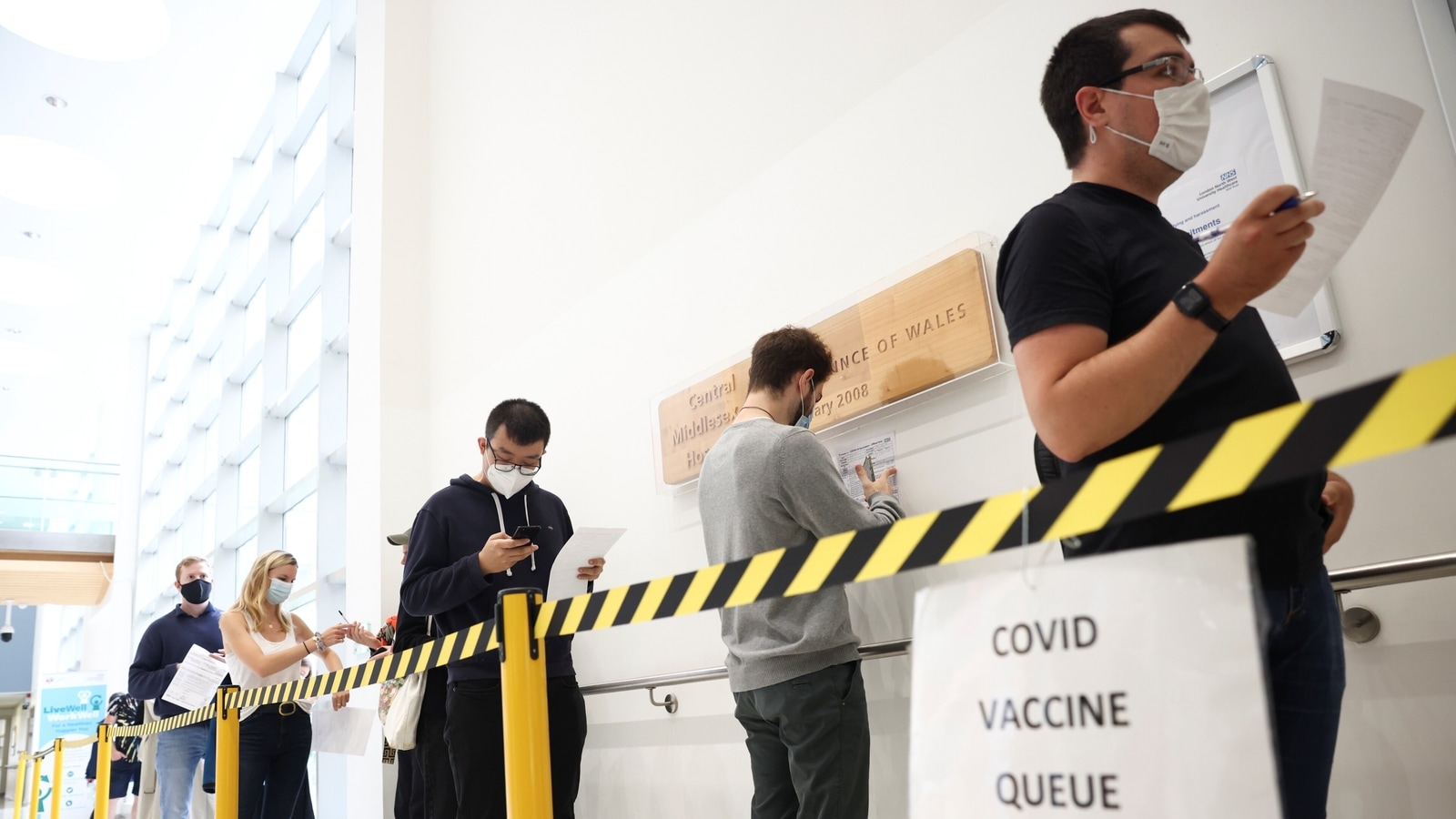 ‘Vouchers for vaccines’ UK offers discounts on shopping, pizza to