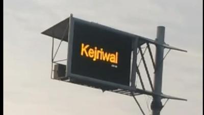 The board that falls in Libra village of Khanna also displayed intermittent messages favouring AAP national convener Arvind Kejriwal. (HT Photo)