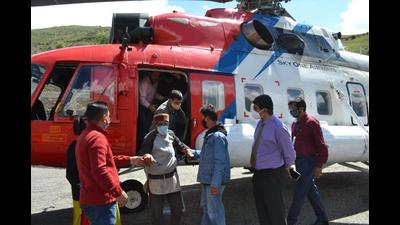 Evacuees being escorted out of a helicopter in Lahaul and Spiti on Sunday. (Aqil Khan/HT) Evacuees being escorted out of a helicopter in Lahaul and Spiti on Sunday. (Aqil Khan/HT)
