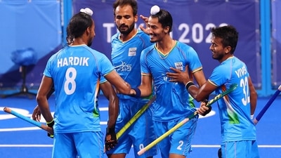 Tokyo 2020 Olympics - Hockey - Men - Quarterfinal - India v Britain - Oi Hockey Stadium, Tokyo, Japan - August 1, 2021. Dilpreet Singh of India celebrates with teammates after scoring. REUTERS/Bernadett Szabo (REUTERS)