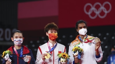 Tokyo 2020 Olympics - Badminton - Women's Singles - Medal Ceremony - MFS - Musashino Forest Sport Plaza, Tokyo, Japan – August 1, 2021. Gold medallist Chen Yufei of China, silver medallist Tai Tzu-Ying of Taiwan and bronze medallist P.V. Sindhu of India pose with their medals. REUTERS/Leonhard Foeger (REUTERS)