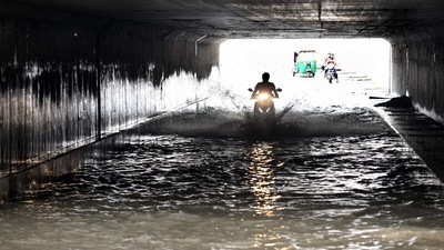 Waterlogging at Lajpat Nagar underpass on Sunday morning. (Arvind Yadav/HT PHOTO) (Arvind Yadav/HT PHOTO) Waterlogging at Lajpat Nagar underpass on Sunday morning. (Arvind Yadav/HT PHOTO) (Arvind Yadav/HT PHOTO)
