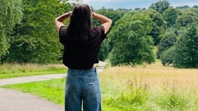 Anushka wore a ribbed, half sleeved T-shirt along with the high rise dark denims as she flashed a huge smile, showing off her clear, bare skin, sporting no make-up at all. (Instagram) Anushka wore a ribbed, half sleeved T-shirt along with the high rise dark denims as she flashed a huge smile, showing off her clear, bare skin, sporting no make-up at all. (Instagram)