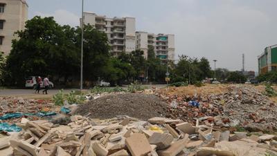 Dumping of C&D waste on vacant plots is a rampant problem in Gurugram. (HT Archive) Dumping of C&D waste on vacant plots is a rampant problem in Gurugram. (HT Archive)