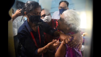 The state vaccinated 82,991 people on Sunday. (SATISH BATE/HT) The state vaccinated 82,991 people on Sunday. (SATISH BATE/HT)