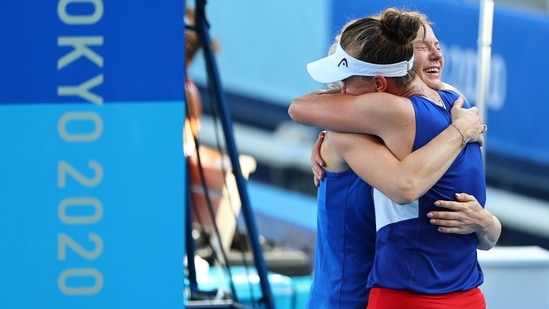 Tokyo 2020 Olympics - Tennis - Women's Doubles - Gold medal match - Ariake Tennis Park - Tokyo, Japan - August 1, 2021. Katerina Siniakova of Czech Republic and Barbora Krejcikova of Czech Republic react after winning their gold medal match against Viktorija Golubic of Switzerland and Belinda Bencic of Switzerland REUTERS/Mike Segar(REUTERS)