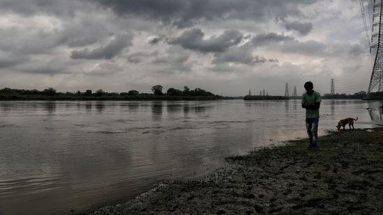 Yamuna river flows above the danger level at Geeta Colony in New Delhi, India, on Saturday, July 31, 2021. (Sanchit Khanna/ Hindustan Times) Yamuna river flows above the danger level at Geeta Colony in New Delhi, India, on Saturday, July 31, 2021. (Sanchit Khanna/ Hindustan Times)