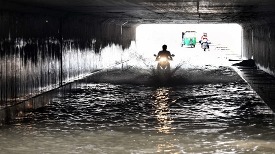 Waterlogging at Lajpat Nagar underpass on Sunday morning. (Arvind Yadav/HT PHOTO)(Arvind Yadav/HT PHOTO)