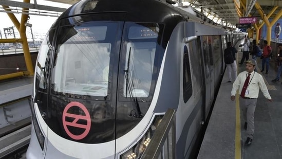 Since July 26, metros in Delhi have been running at their full seating capacity amid an improvement in the overall coronavirus disease (Covid-19) situation.(Sanjeev Verma /HT file photo) Since July 26, metros in Delhi have been running at their full seating capacity amid an improvement in the overall coronavirus disease (Covid-19) situation.(Sanjeev Verma /HT file photo)