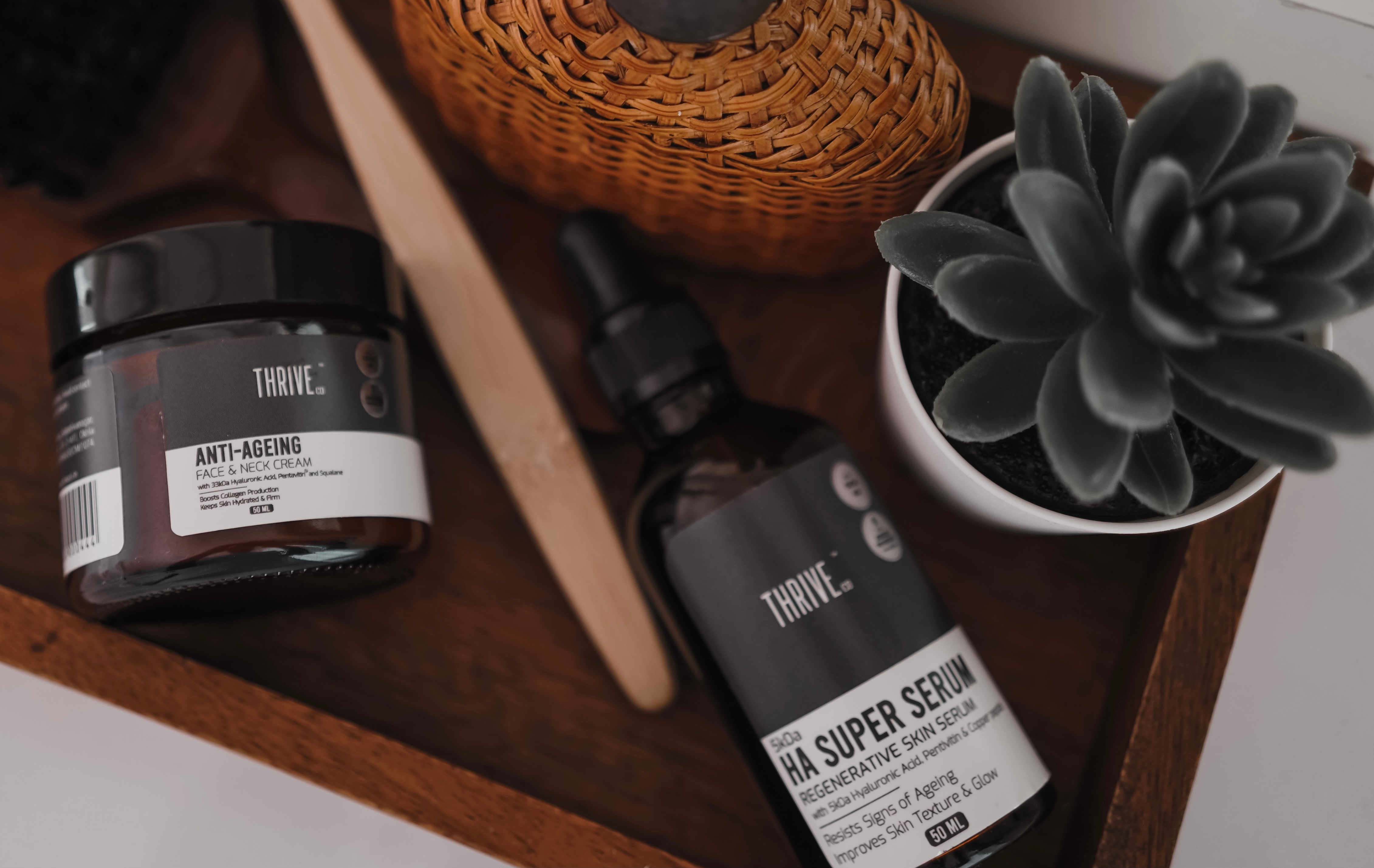 The super serum and face & neck cream by Thrive is an excellent anti-ageing solution. The super serum and face & neck cream by Thrive is an excellent anti-ageing solution.