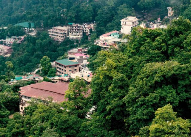 Avoid trendy destinations like Mashobra and Mussoorie when they’re packed out, instead visit during off-season