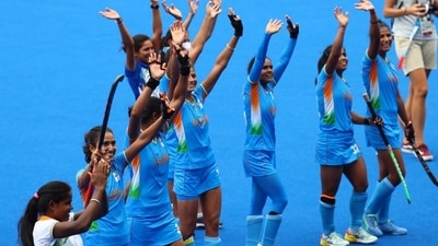 Tokyo 2020 Olympics - Hockey - Women - Quarterfinal - Australia v India - Oi Hockey Stadium, Tokyo, Japan - August 2, 2021. Players of India wave to their supporters in the stands after winning their match. REUTERS/Bernadett Szabo (REUTERS)