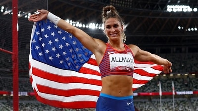 Tokyo 2020 Olympics - Athletics - Women's Discus Throw - Final - Olympic Stadium, Tokyo, Japan - August 2, 2021. Valarie Allman of the United States celebrates with her national flag after winning gold REUTERS/Kai Pfaffenbach (REUTERS)