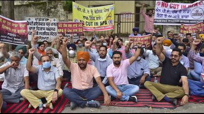 Veterinary officers holding a protest at the office of the deputy director, animal husbandry department, near Zila Parishad building in Ludhiana on Monday. (Gurpreet Singh/HT) Veterinary officers holding a protest at the office of the deputy director, animal husbandry department, near Zila Parishad building in Ludhiana on Monday. (Gurpreet Singh/HT)