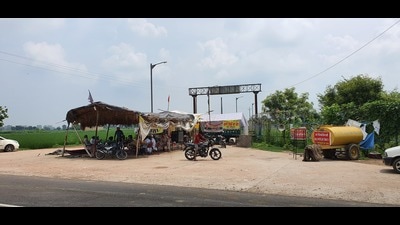 Farmers protesting at the dry port entrance at Kila Raipur in Ludhiana district.