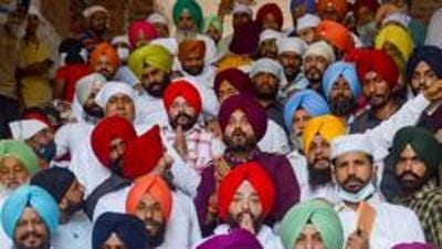 Punjab Pradesh Congress Committee president Navjot Singh Sidhu at the Golden Temple in Amritsar. (HT FILE)