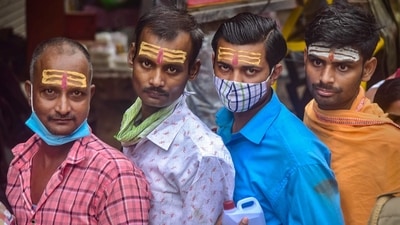 When news agency ANI questioned a devotee for not wearing a mask in the public sphere, he said, "I am not afraid of anyone in God Shiva's place. God Shiva will take care of everything. (Baba ki nagari main kisi ka darr nahi hai. Baba sab har lenge.)" (PTI) When news agency ANI questioned a devotee for not wearing a mask in the public sphere, he said, "I am not afraid of anyone in God Shiva's place. God Shiva will take care of everything. (Baba ki nagari main kisi ka darr nahi hai. Baba sab har lenge.)" (PTI)
