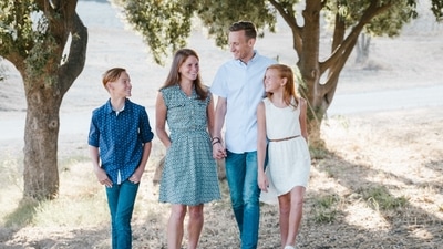 A latest study suggested that positive parent-child relationships reduces risk of youth vaping. (Unsplash) A latest study suggested that positive parent-child relationships reduces risk of youth vaping. (Unsplash)