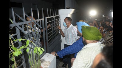 Punjab vigilance officials outside the residence of former DGP Sumedh Singh Saini in Sector 20, Chandigarh, on Monday. (Ravi Kumar/HT)