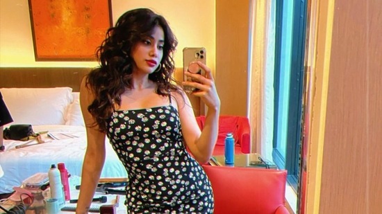Janhvi Kapoor shared a bunch of mirror selfies on Instagram.