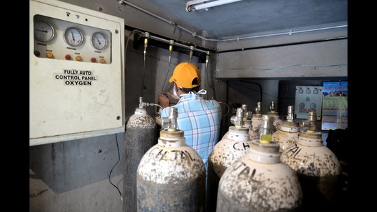 The Punjab CM has given special permission for the expansion of the medical oxygen manufacturing plant in Mohali and also asked the town and country planning department to extend support to all such plants in the state. (HT file photo)
