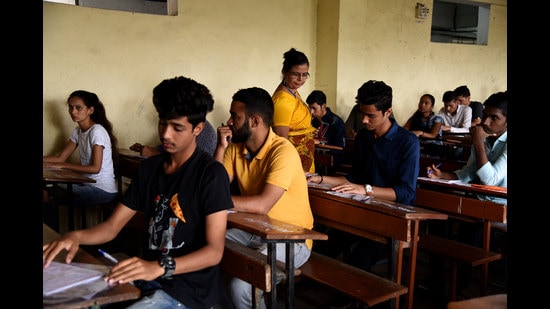 As per a Supreme Court order, all school education boards had been asked to adhere to the July 31 deadline for announcement of class 10 and 12 board results. However, due to pending work, board officials said they had to extend the deadline by a couple of days to ensure all work is done before announcing results. (HT FILE PHOTO)