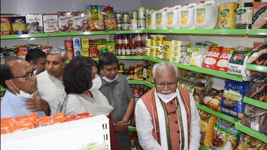 Haryana chief minister Manohar Lal Khattar inaugurating the ‘Har Hith store scheme’ in Panchkula on Monday. (HT PHOTO)
