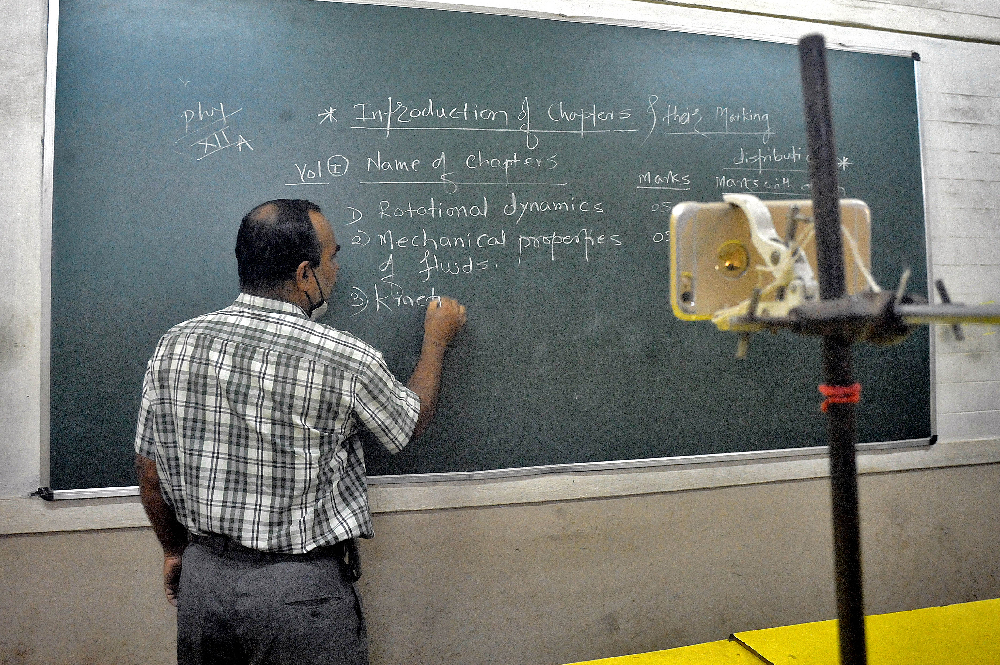 Delhi Community school provides free education to underprivileged students (HT PHOTO)