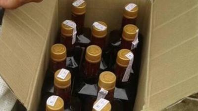 Liquor bottles being carried in a gunny bag for illegal sale in Bihar. Police seized it showing how the bootleggers are adopting new methods to smuggle liqour for sale in dry Bihar India on Sunday Jan 13,2019.(Photo by ) (Santosh Kumar/Hindustan Times) Liquor bottles being carried in a gunny bag for illegal sale in Bihar. Police seized it showing how the bootleggers are adopting new methods to smuggle liqour for sale in dry Bihar India on Sunday Jan 13,2019.(Photo by ) (Santosh Kumar/Hindustan Times)
