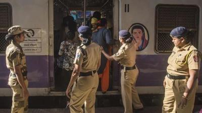 Women RPF and GRP officers help women commuters board a train at Ghatkopar station in Mumbai. (HT archive) Women RPF and GRP officers help women commuters board a train at Ghatkopar station in Mumbai. (HT archive)