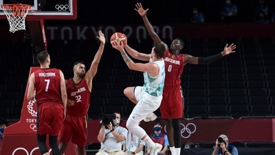 Slovenia's Luka Doncic (2R0 goes to the basket past Germany's Isaac Bonga (R) in the men's quarterfinal basketball match between Slovenia and Germany during the Tokyo 2020 Olympic Games at the Saitama Super Arena in Saitama on August 3, 2021. (Photo by ARIS MESSINIS / AFP) (AFP) Slovenia's Luka Doncic (2R0 goes to the basket past Germany's Isaac Bonga (R) in the men's quarterfinal basketball match between Slovenia and Germany during the Tokyo 2020 Olympic Games at the Saitama Super Arena in Saitama on August 3, 2021. (Photo by ARIS MESSINIS / AFP) (AFP)