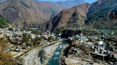 On left, the Indian city of Dharchula separated by Nepalese city of Dharchula on right by Mahakali or Kali river. (HT Photo) On left, the Indian city of Dharchula separated by Nepalese city of Dharchula on right by Mahakali or Kali river. (HT Photo)