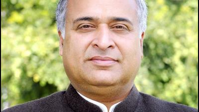 Patiala mayor Sanjeev Sharma Bittu has been accused of corruption; he has dismissed all such statements as rubbish. (HT photo)