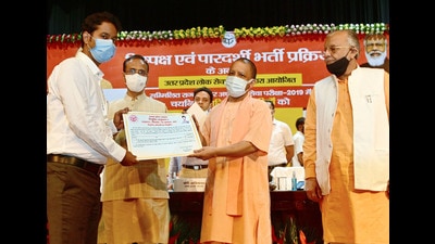 Chief minister Yogi Adityanath giving an appointment letter to an SDM candidate during a ceremony in Lucknow. (HT PHOTO) Chief minister Yogi Adityanath giving an appointment letter to an SDM candidate during a ceremony in Lucknow. (HT PHOTO)
