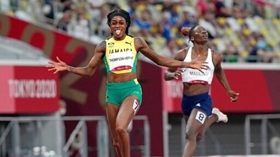 Tokyo 2020: Jamaica's Elaine Thompson-Herah wins 200m to seal Olympic double. (AP)