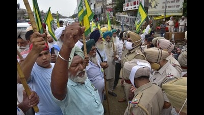 Farmer union members shouting slogans against BJP leaders in Ludhiana on Tuesday. Farmer union members shouting slogans against BJP leaders in Ludhiana on Tuesday.