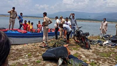 The Rudra helicopter, built at Hindustan Aeronautics Limited (HAL), was carrying out a training sortie that involved low-level flying over the lake. (HT Photo/Ravi Khajuria) The Rudra helicopter, built at Hindustan Aeronautics Limited (HAL), was carrying out a training sortie that involved low-level flying over the lake. (HT Photo/Ravi Khajuria)