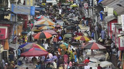 Shoppers crowd at Crawford Market, on Tuesday. (Anshuman Poyrekar/HT PHOTO) Shoppers crowd at Crawford Market, on Tuesday. (Anshuman Poyrekar/HT PHOTO)