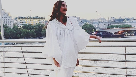 In June this year, Sonam Kapoor Ahuja stepped out to attend a musical by British Indian sitar player Anoushka Shankar and looked breathtaking in an all-white ensemble. Sonam donned a voluminous top made with layers of off-white cotton Khadi. The top came with a relaxed fit and sported balloon sleeves along with a finely pleated bib construction and ruffled detailing on the edges, all done by hand. The diva teamed it with a white khadi skirt that ended just below her knees and looked simple yet extra ordinary for a summery or windy day. Completing her attire with a pair of black pointed kitten heeled mules from Le Monde Beryl, Sonam accessorised her look with a brown sling bag.( Instagram/sonamkapoor)