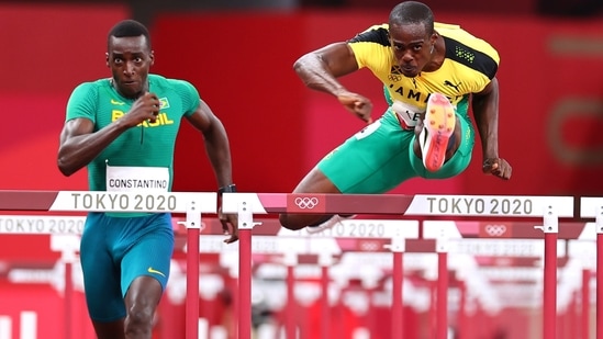 Tokyo 2020 Olympics - Athletics - Men's 110m Hurdles - Round 1 - Olympic Stadium, Tokyo, Japan - August 3, 2021. Ronald Levy of Jamaica and Gabriel Constantino of Brazil in action in Heat 1 REUTERS/Lucy Nicholson(REUTERS)