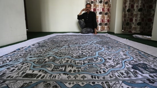 Artist Maqbool Jan with a cloth map of Srinagar city, in Jammu and Kashmir, India, on Monday 2, 2021.(Photo by Waseem Andrabi/Hindustan Times)