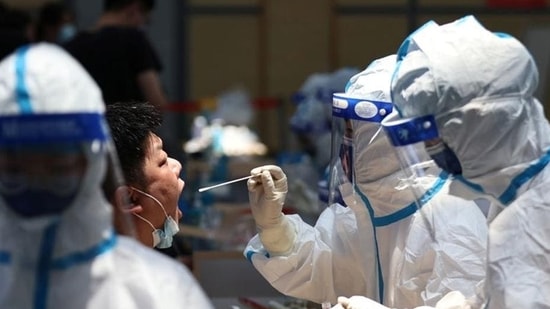 For the week ending June 21, the seven-day average of new cases across the world dropped to 359,095 a day – the lowest this figure had touched since February. (REUTERS) For the week ending June 21, the seven-day average of new cases across the world dropped to 359,095 a day – the lowest this figure had touched since February. (REUTERS)