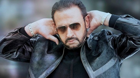 Gulshan Grover has a hilarious reaction to MS Dhoni's new hair style.