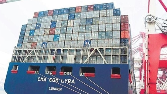 The maximum increase in exports by value were to the US ($6.7 billion), the UAE ($2.4 billion) and Belgium $826 million), while exports to Malaysia, Iran and Tanzania declined the most.(HT Archive) The maximum increase in exports by value were to the US ($6.7 billion), the UAE ($2.4 billion) and Belgium $826 million), while exports to Malaysia, Iran and Tanzania declined the most.(HT Archive)