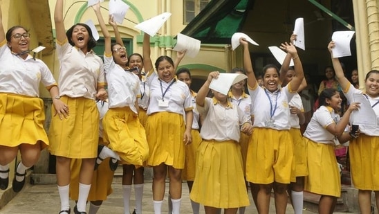 CBSE Class 10 Result 2021: Girls perform better than boys with 99.24%(HT/File Photo)