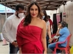 Kareena Kapoor Khan was snapped by the paparazzi on the sets of a shoot in Mumbai today. The star, who delivered her second baby earlier this year, looked glamorous in a bright red gown as she arrived for the shoot.(Varinder Chawla) Kareena Kapoor Khan was snapped by the paparazzi on the sets of a shoot in Mumbai today. The star, who delivered her second baby earlier this year, looked glamorous in a bright red gown as she arrived for the shoot.(Varinder Chawla)