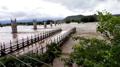 Two bridges on Datia-Gwalior road were damaged due to strong currents of the Sindh River in Datia on Tuesday. (ANI Photo) Two bridges on Datia-Gwalior road were damaged due to strong currents of the Sindh River in Datia on Tuesday. (ANI Photo)